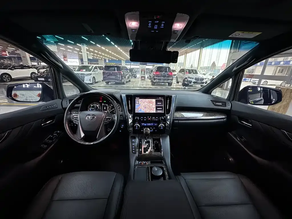 Toyota Alphard — фото 10