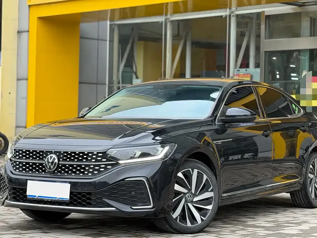 Volkswagen Passat — фото 1