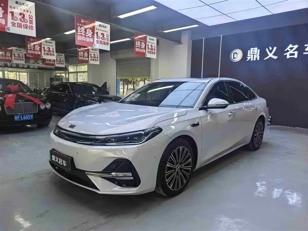 Geely Galaxy A7 — фото 1