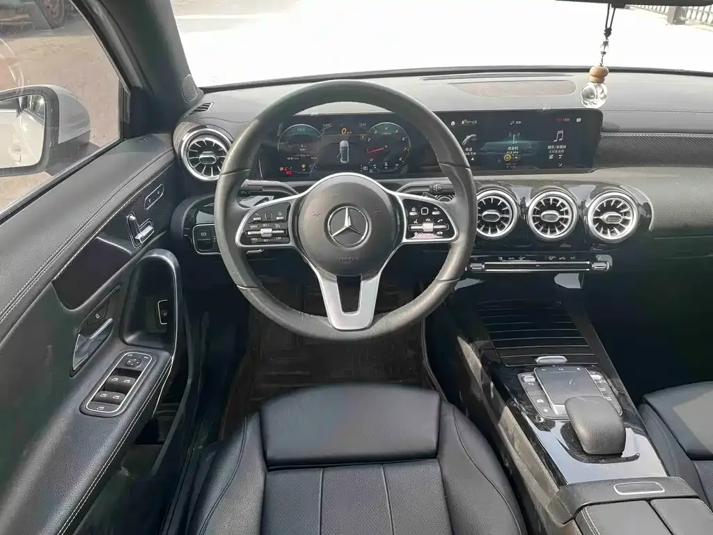 Mercedes-Benz A-Class — фото 10