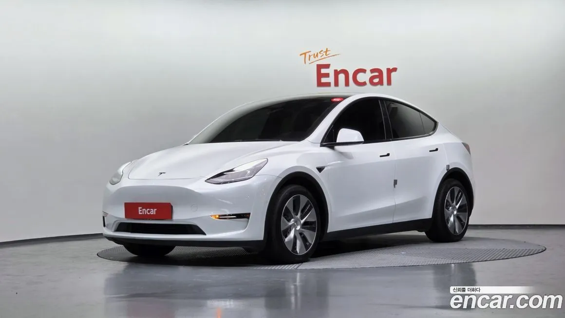 Tesla Model Y — фото 1