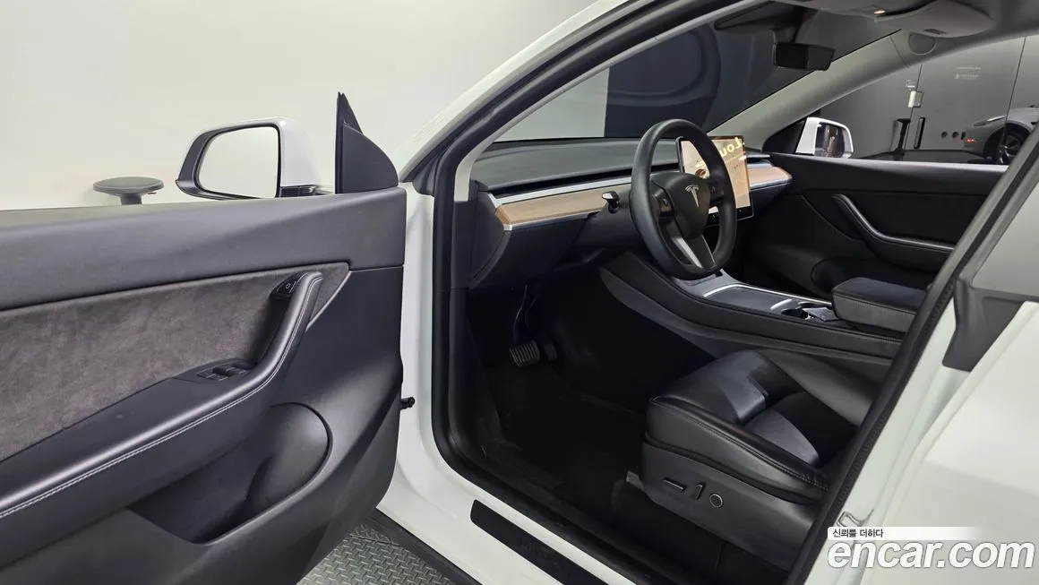 Tesla Model Y — фото 9