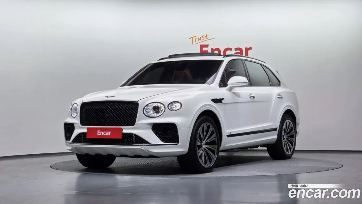 Bentley Bentayga — фото 1