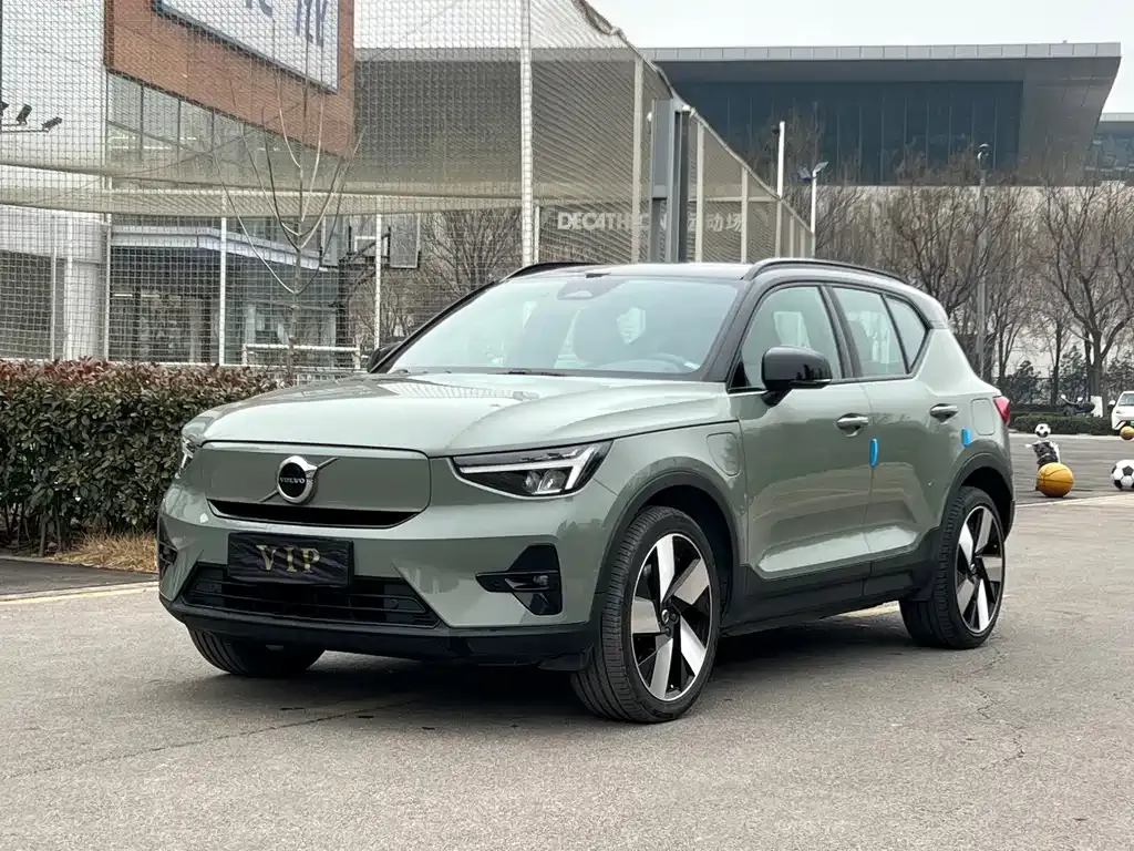 Volvo XC40 NEV — фото 1