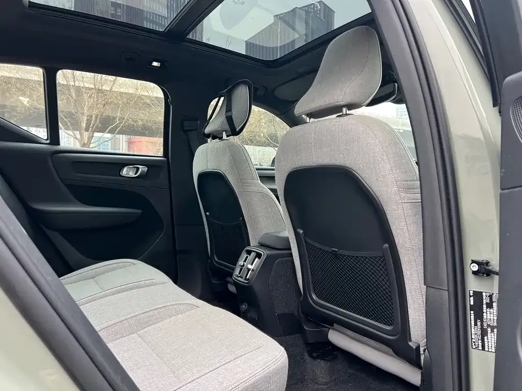 Volvo XC40 NEV — фото 4