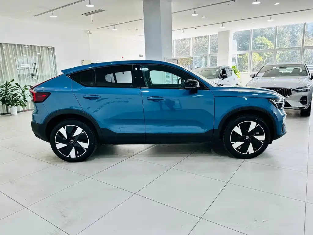 Volvo C40 — фото 9