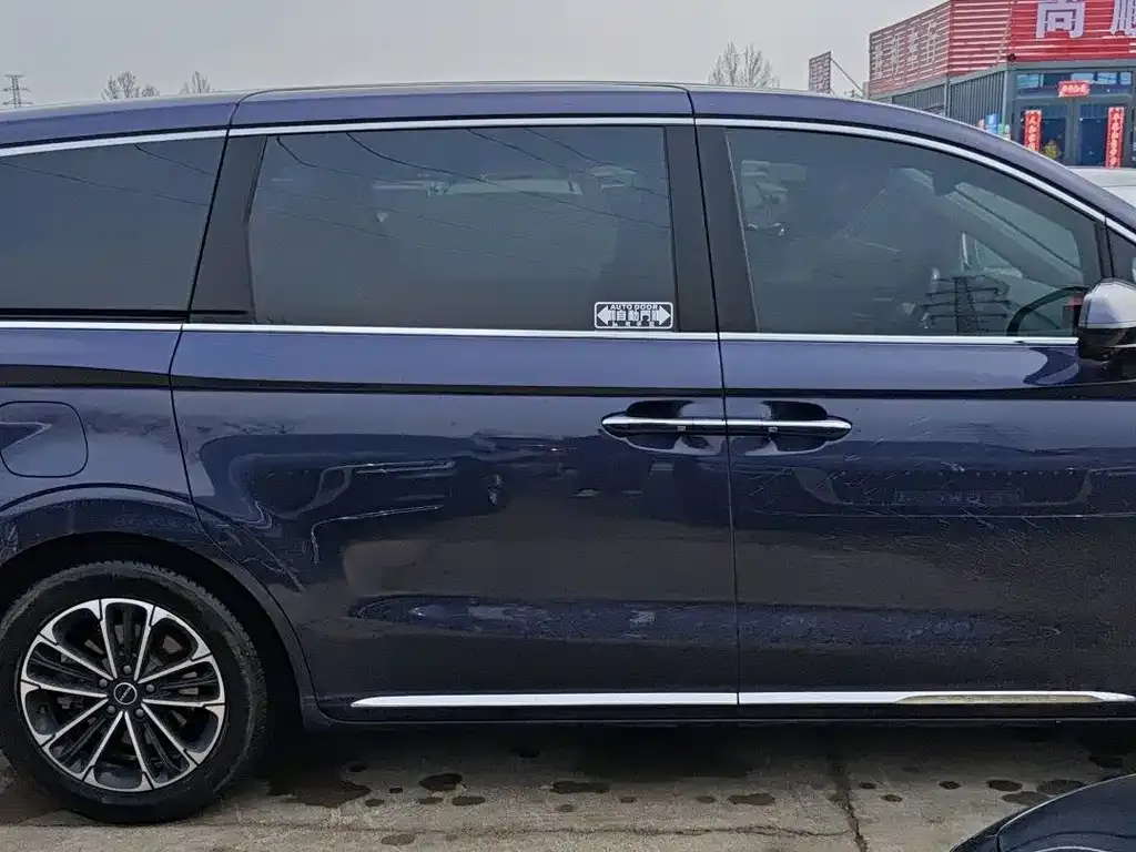 Roewe iMAX8 — фото 2