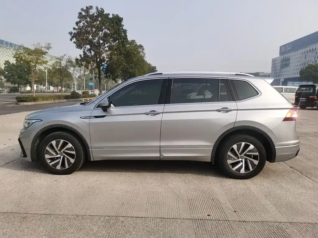 Volkswagen Tiguan L New Energy — фото 3