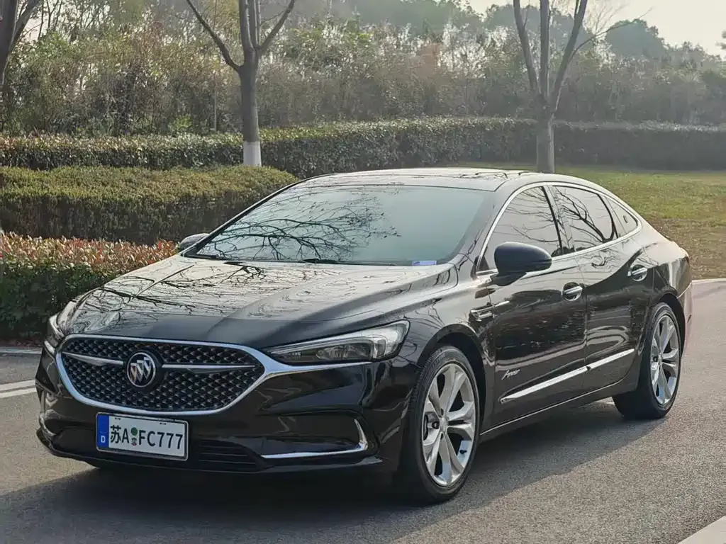 Buick LaCrosse — фото 1