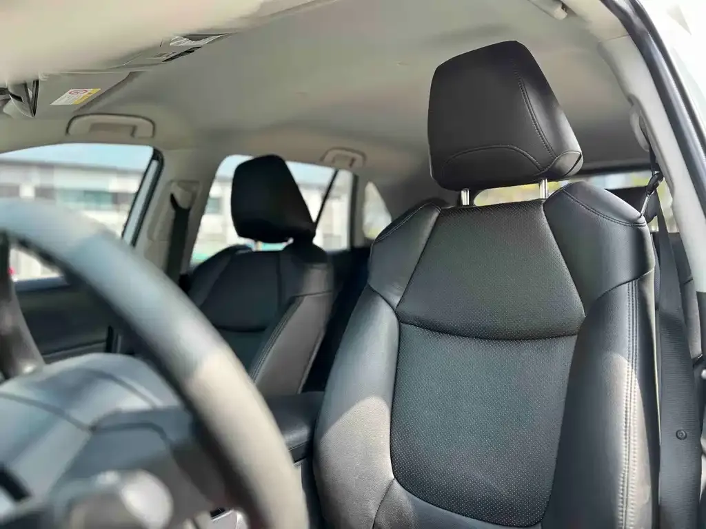 Toyota RAV4 — фото 4