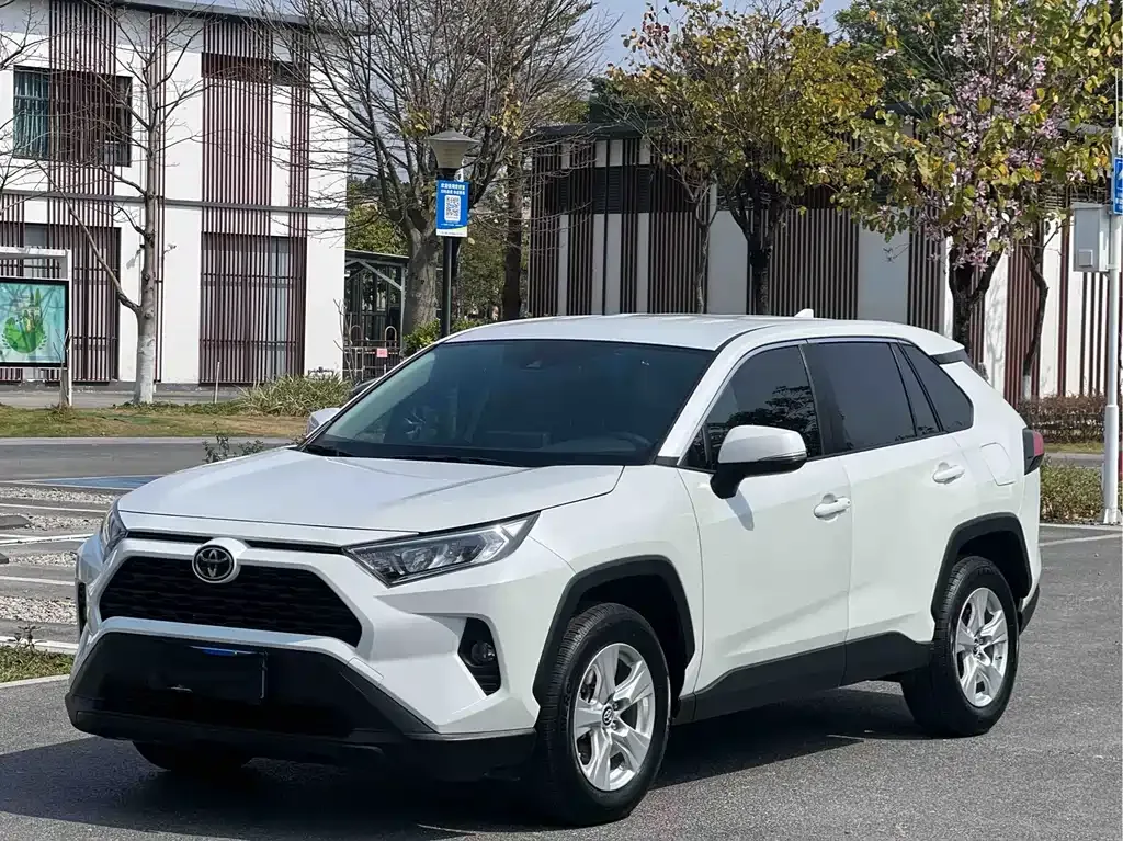 Toyota RAV4 — фото 6