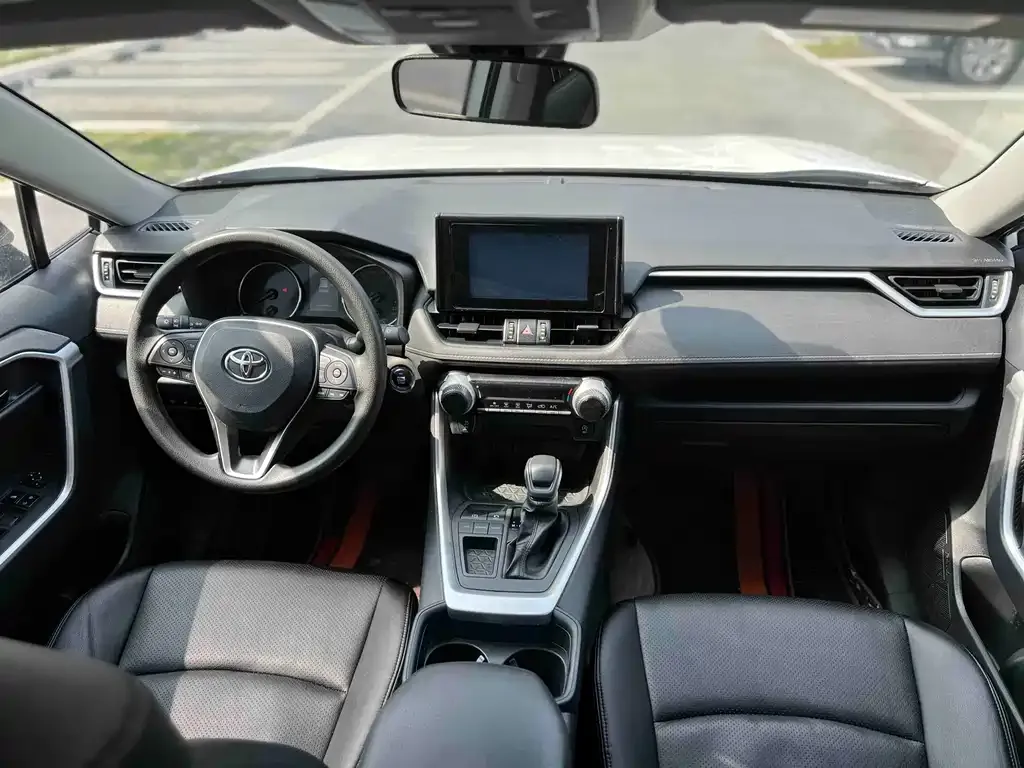 Toyota RAV4 — фото 5