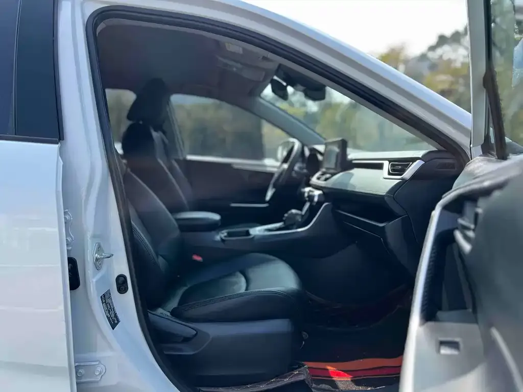 Toyota RAV4 — фото 2