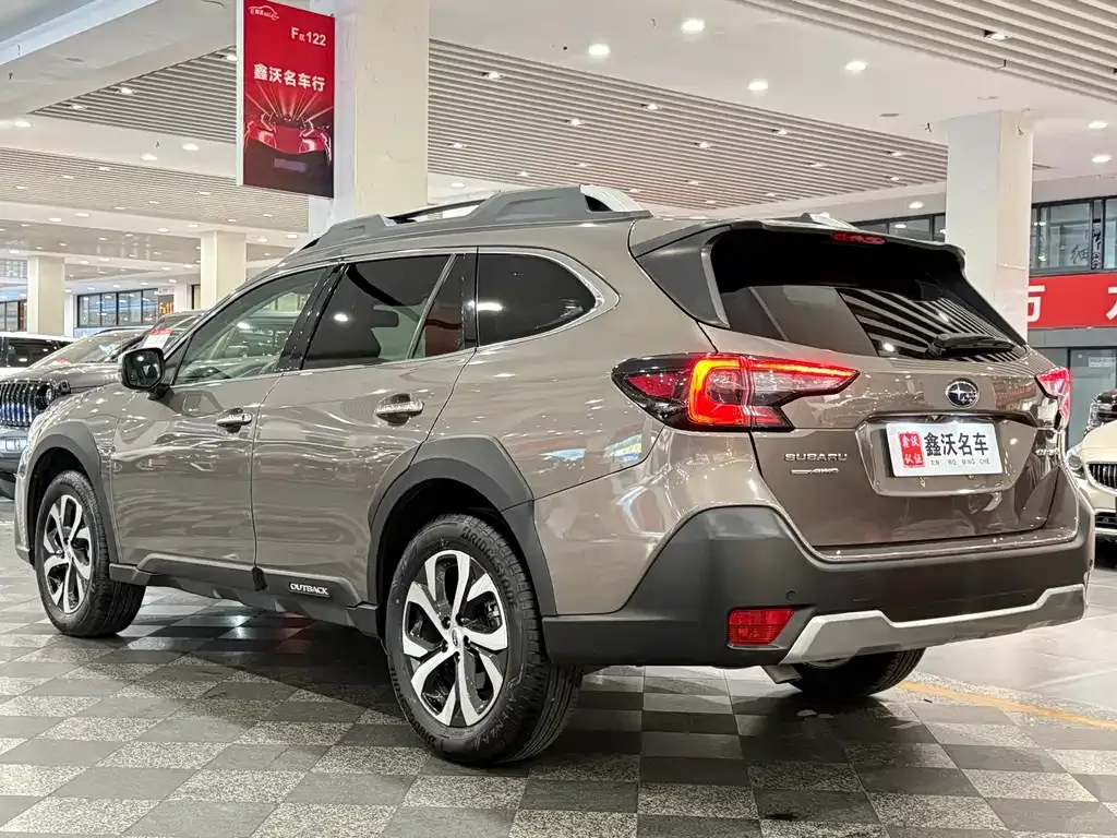 Subaru Outback — фото 9