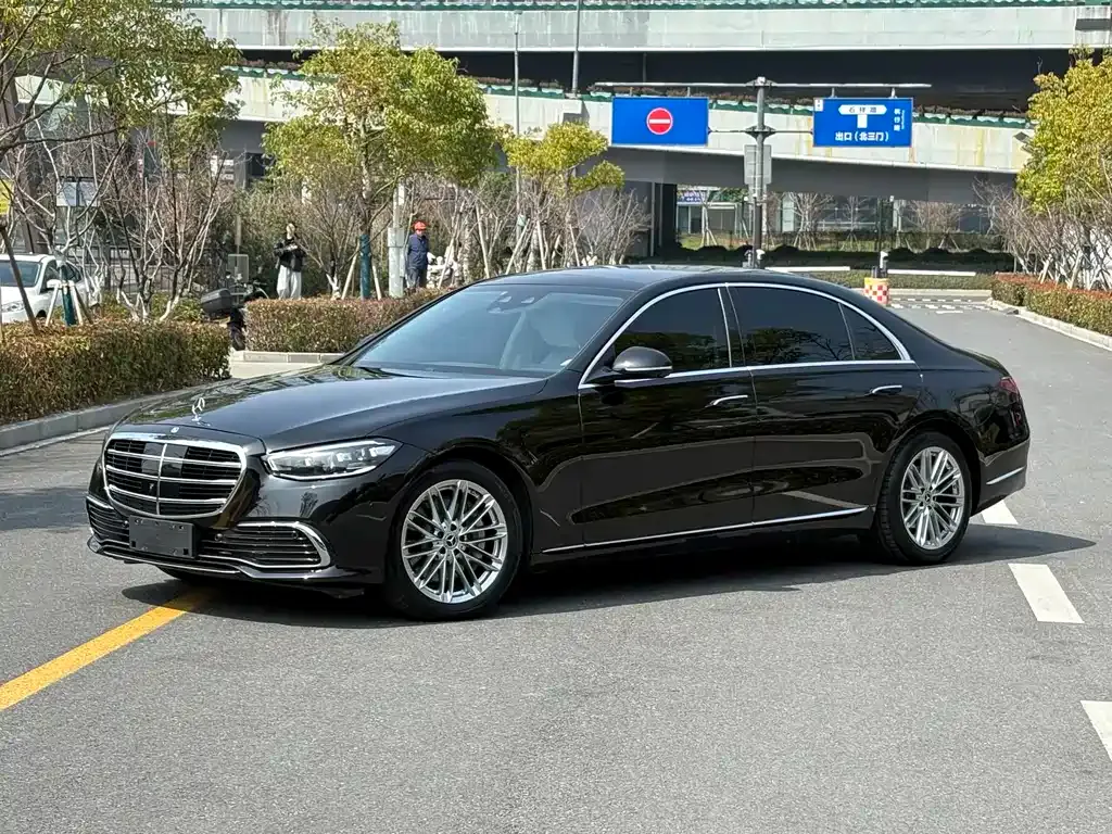Mercedes-Benz S-Class — фото 1