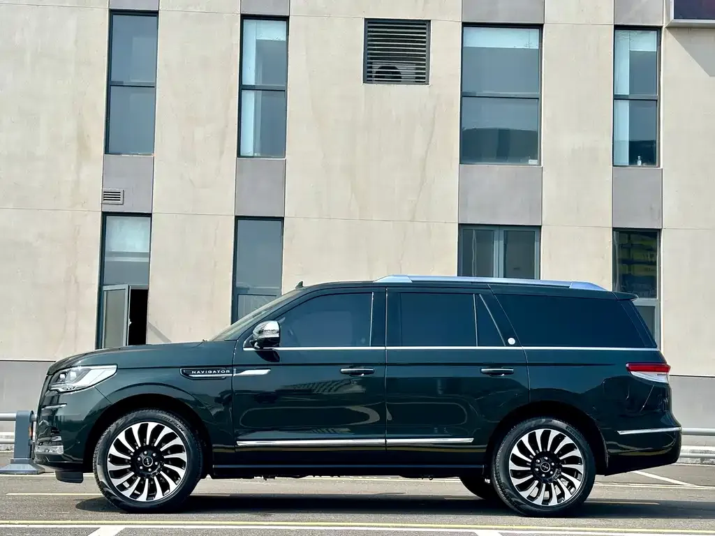 Lincoln Navigator — фото 8
