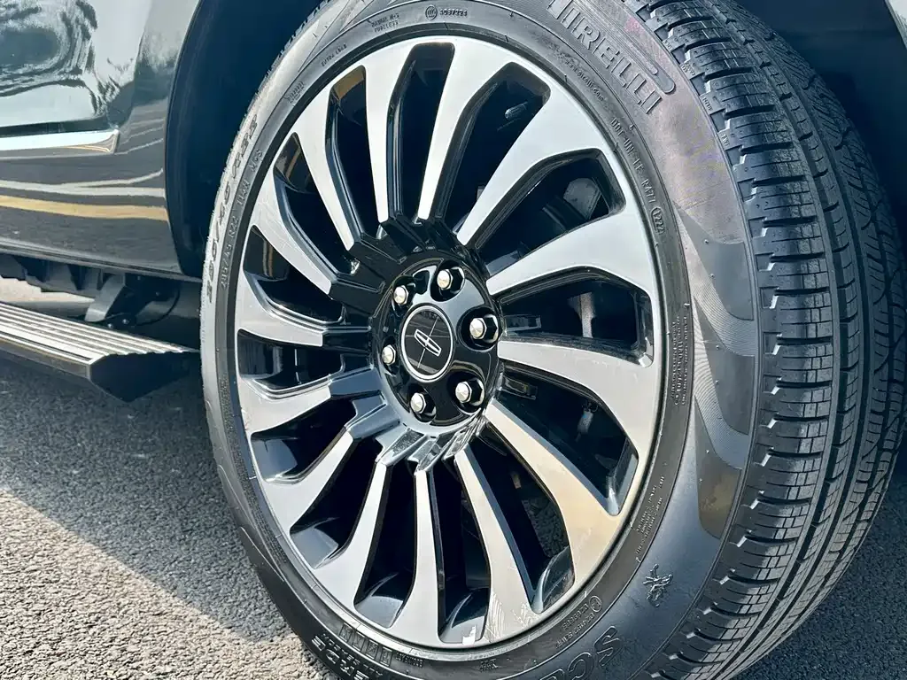 Lincoln Navigator — фото 9