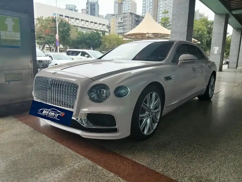 Bentley Flying Spur — фото 1