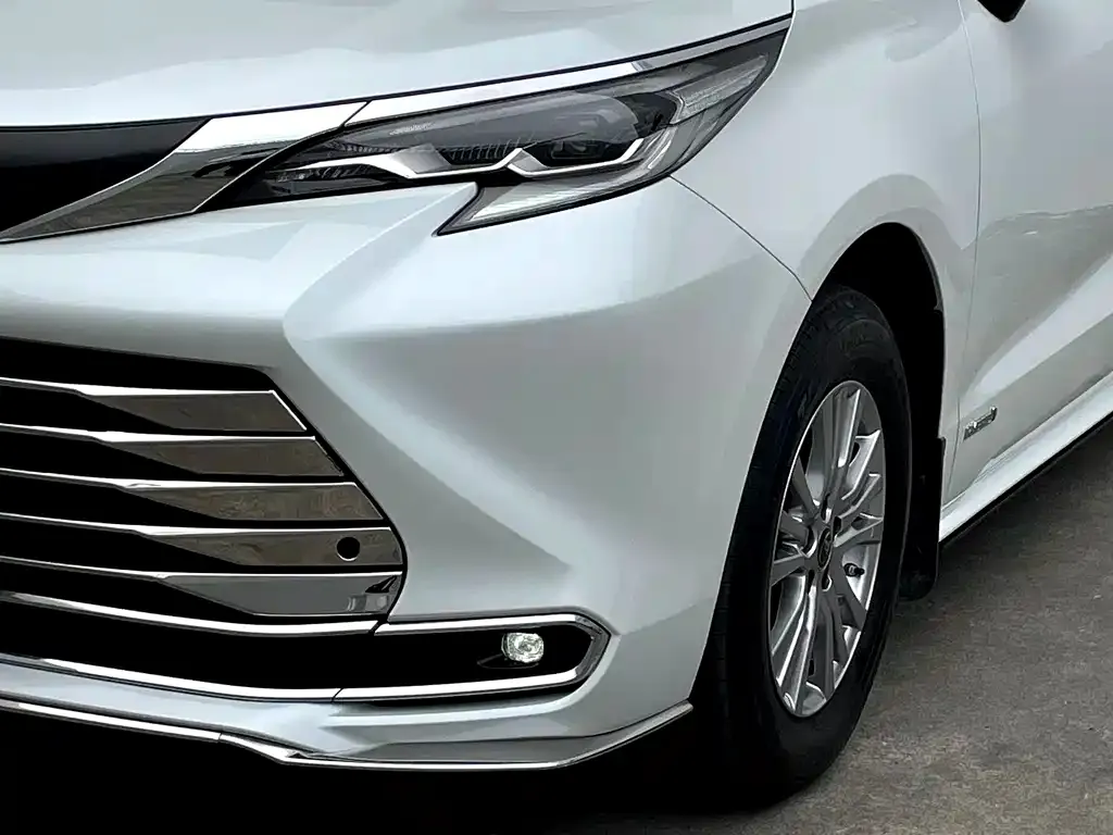 Toyota Sienna — фото 8