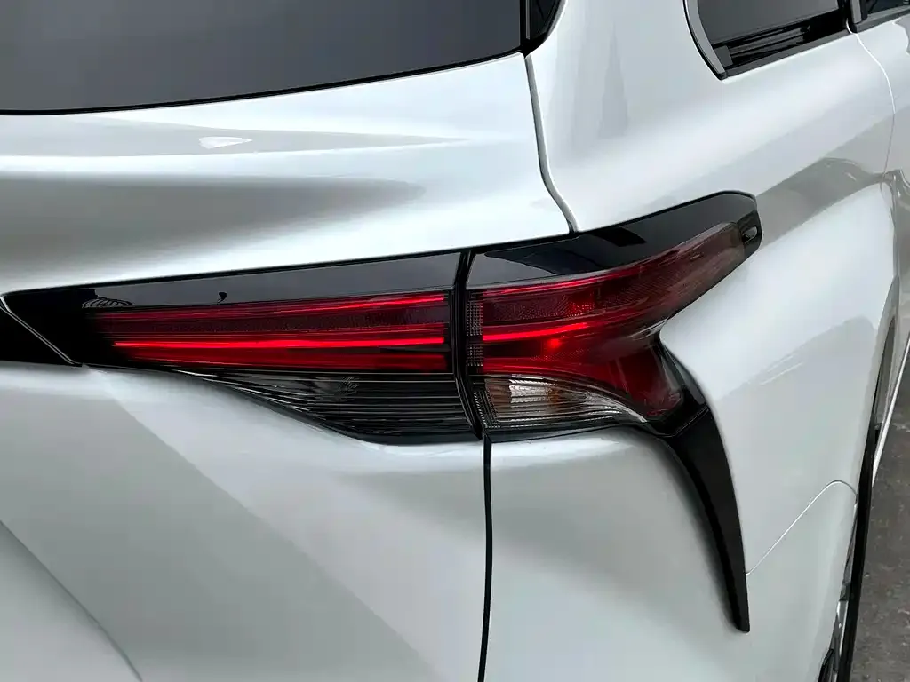 Toyota Sienna — фото 10