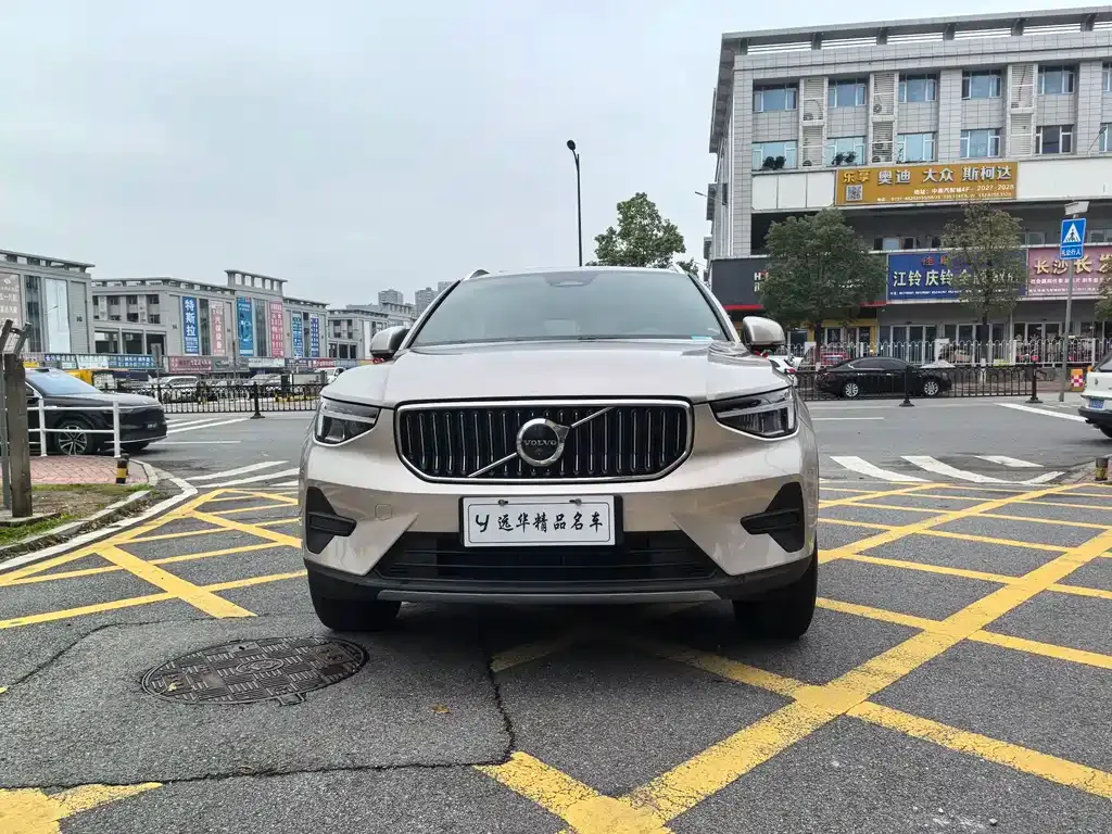 Volvo XC40 — фото 2