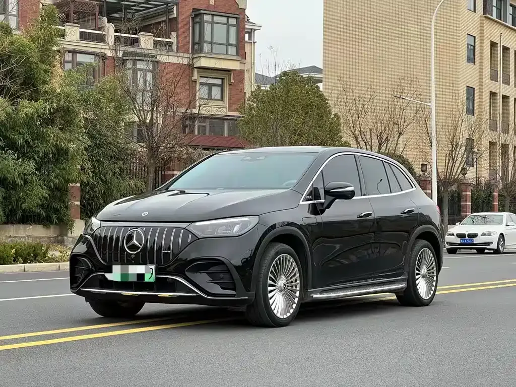 Mercedes-Benz EQE SUV — фото 1
