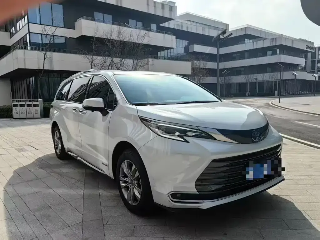 Toyota Sienna — фото 9