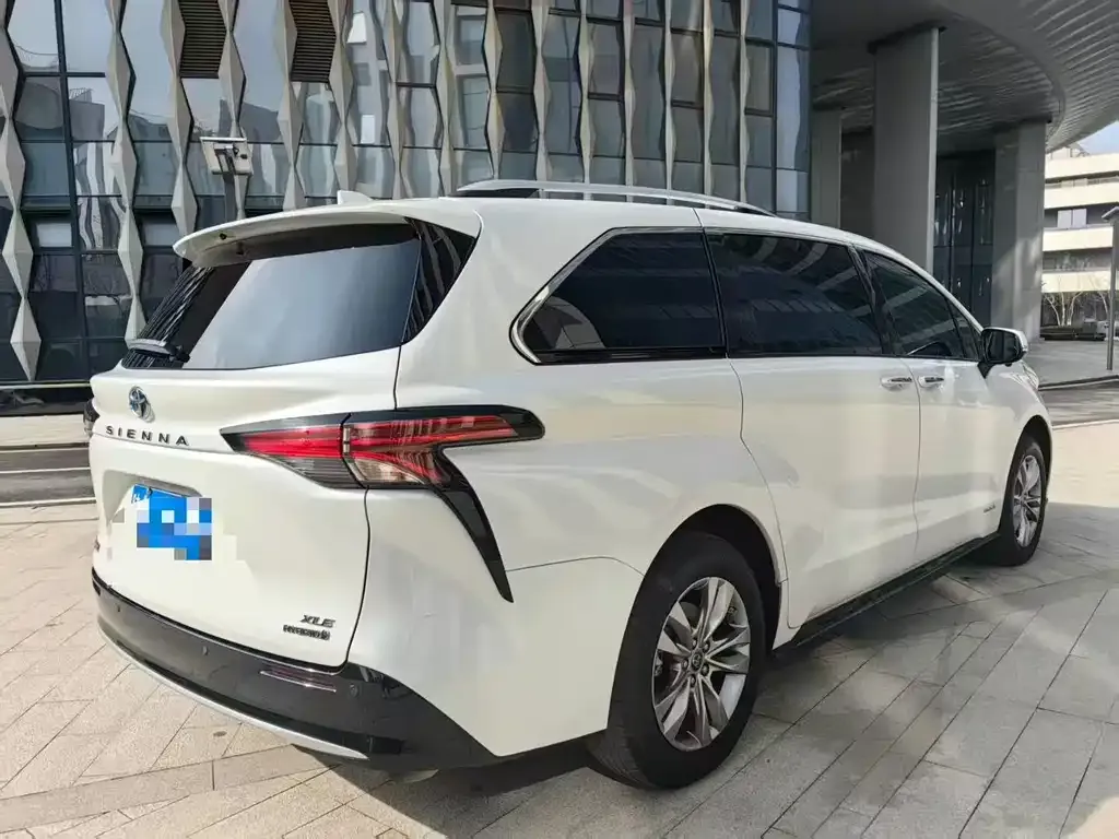 Toyota Sienna — фото 5