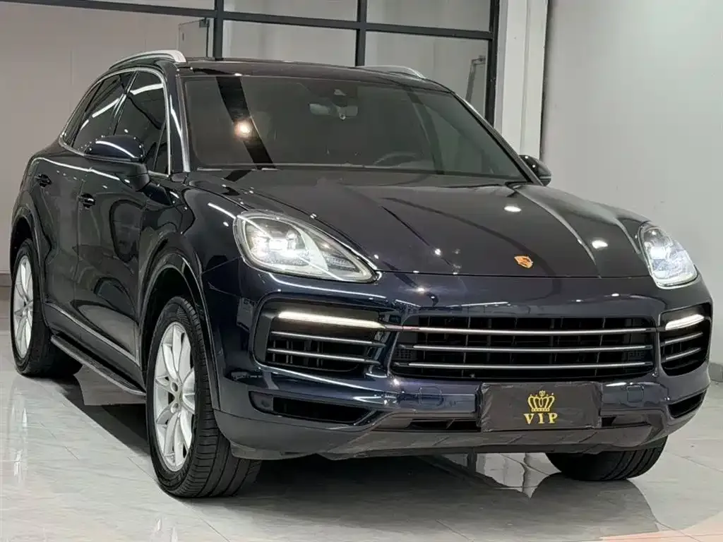 Porsche Cayenne — фото 1
