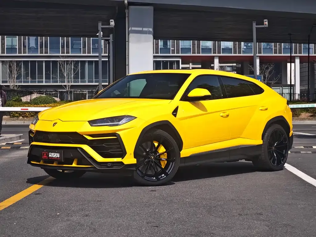 Lamborghini Urus — фото 1