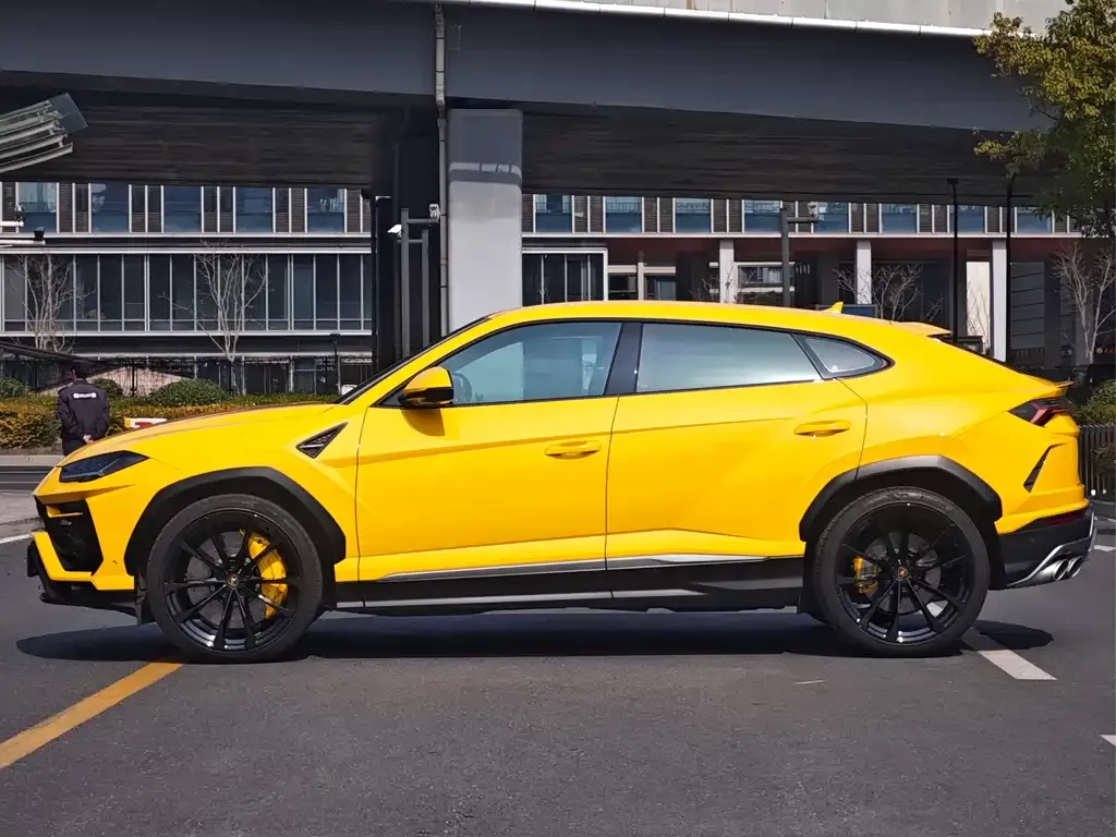 Lamborghini Urus — фото 9