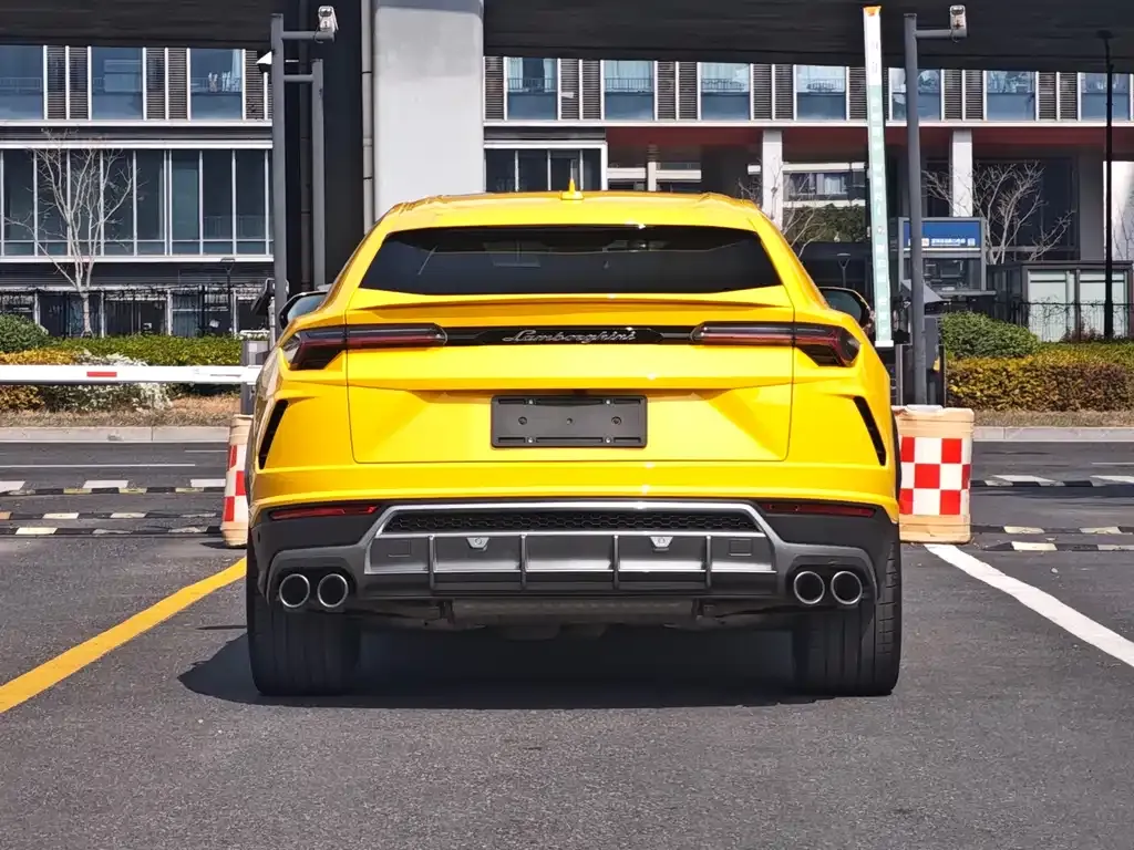 Lamborghini Urus — фото 7