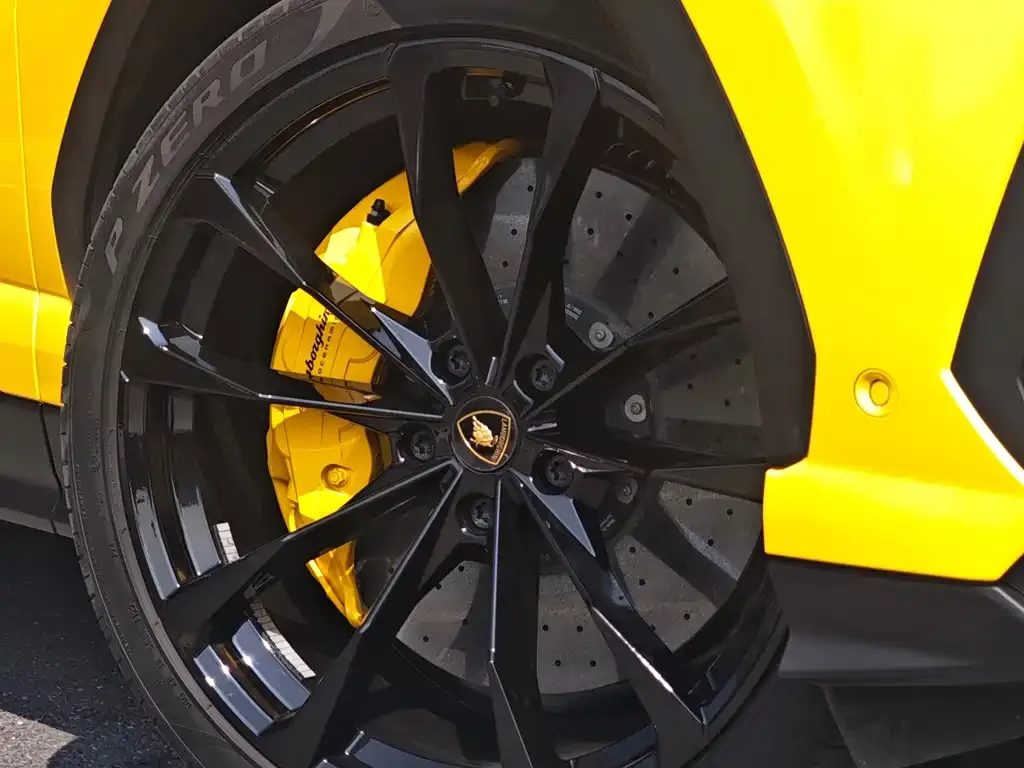 Lamborghini Urus — фото 6