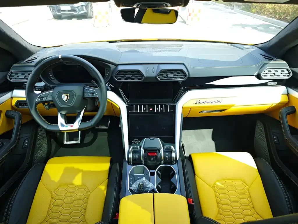 Lamborghini Urus — фото 10