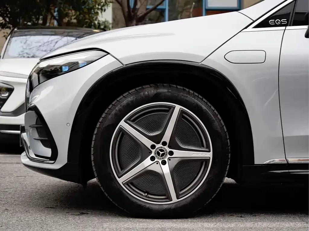 Mercedes-Benz EQS SUV — фото 4