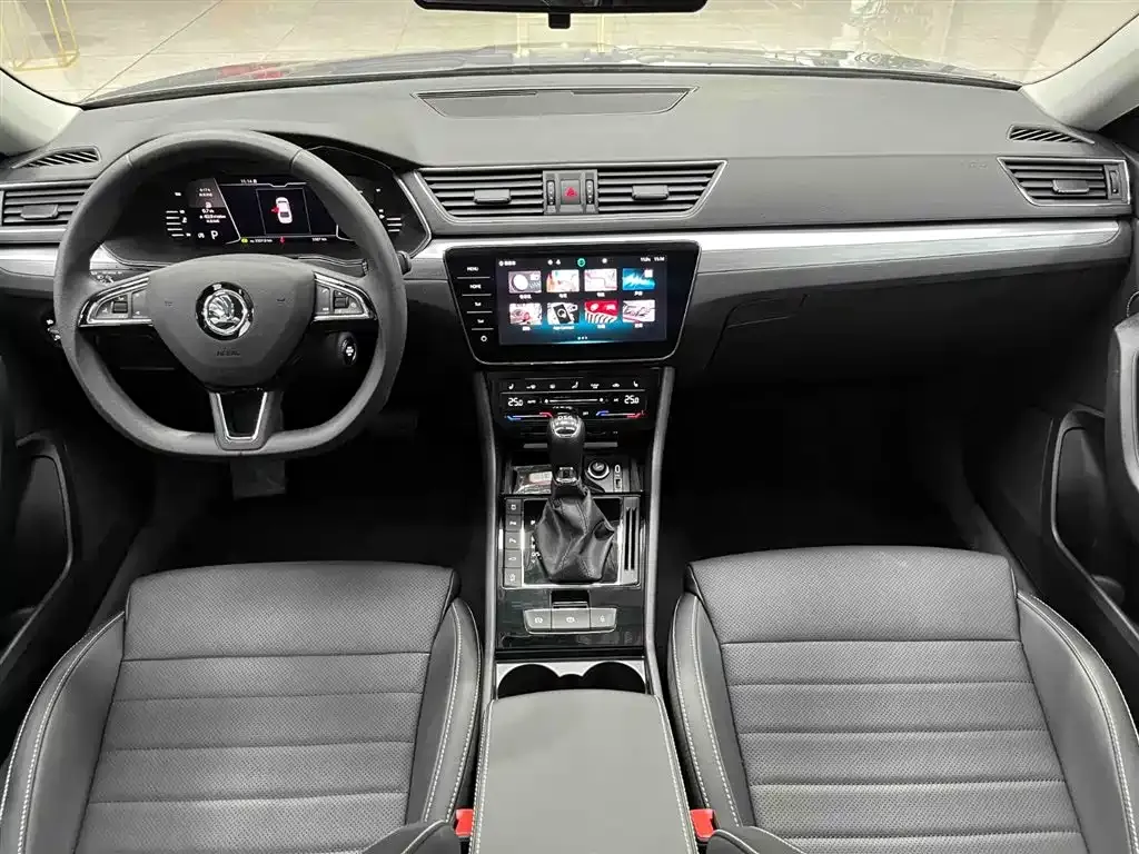 Skoda Superb — фото 4