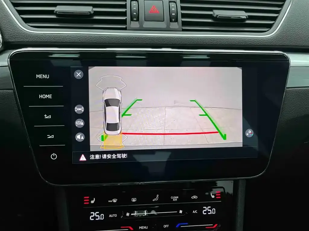 Skoda Superb — фото 10
