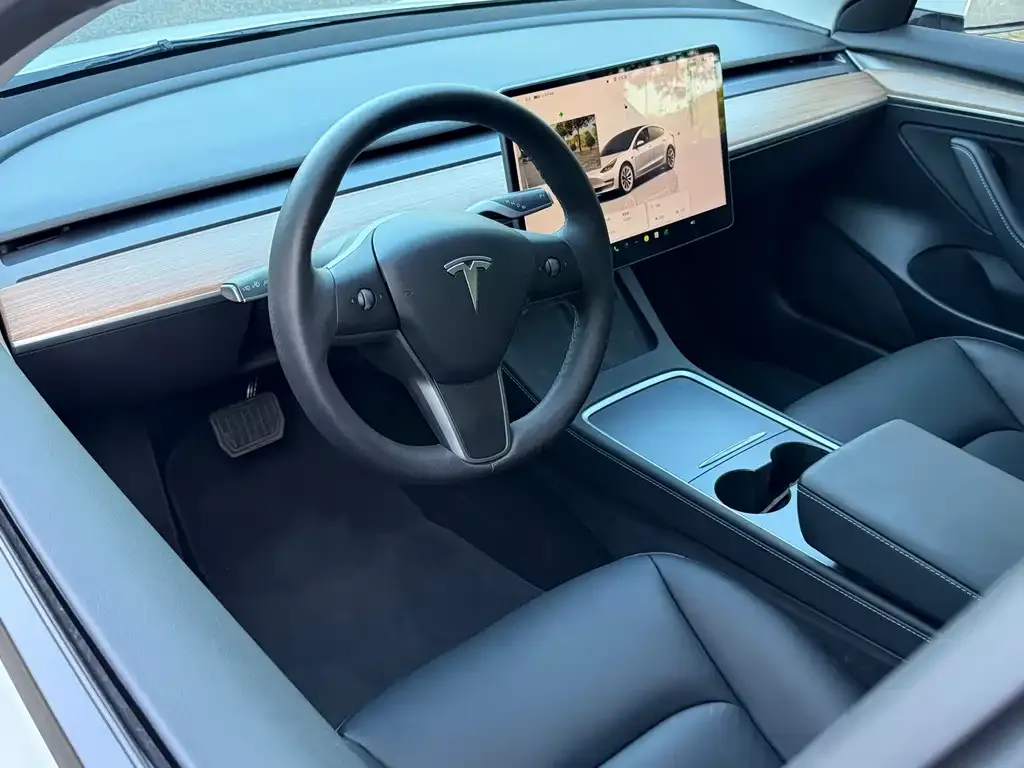 Tesla Model 3 — фото 3