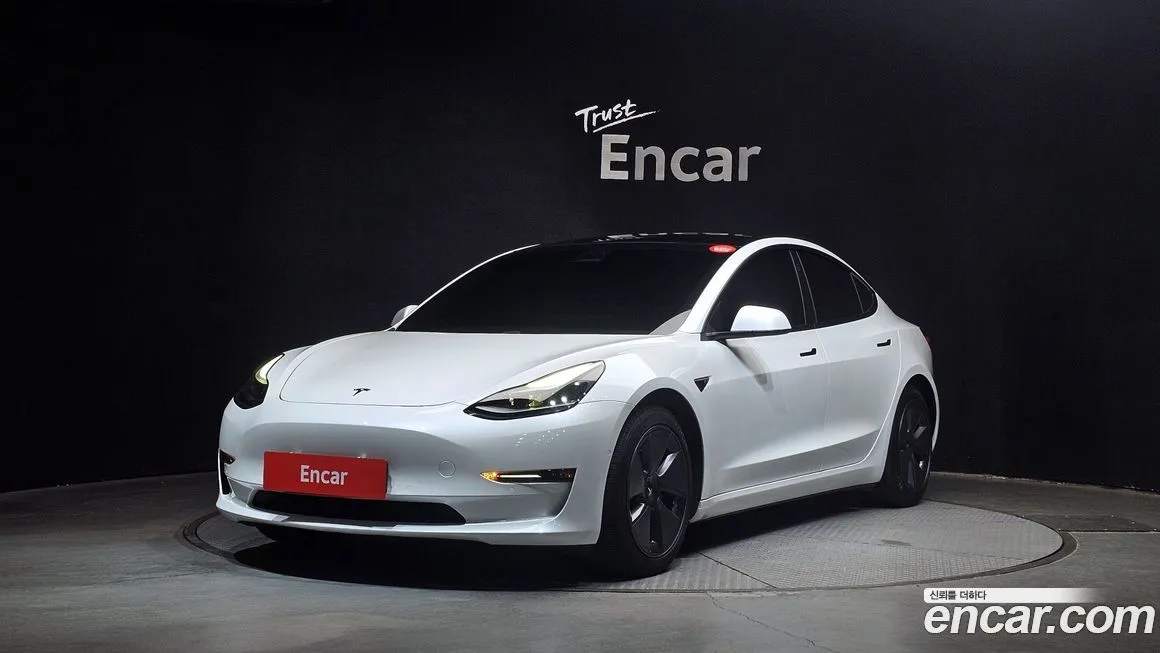 Tesla Model 3 — фото 1