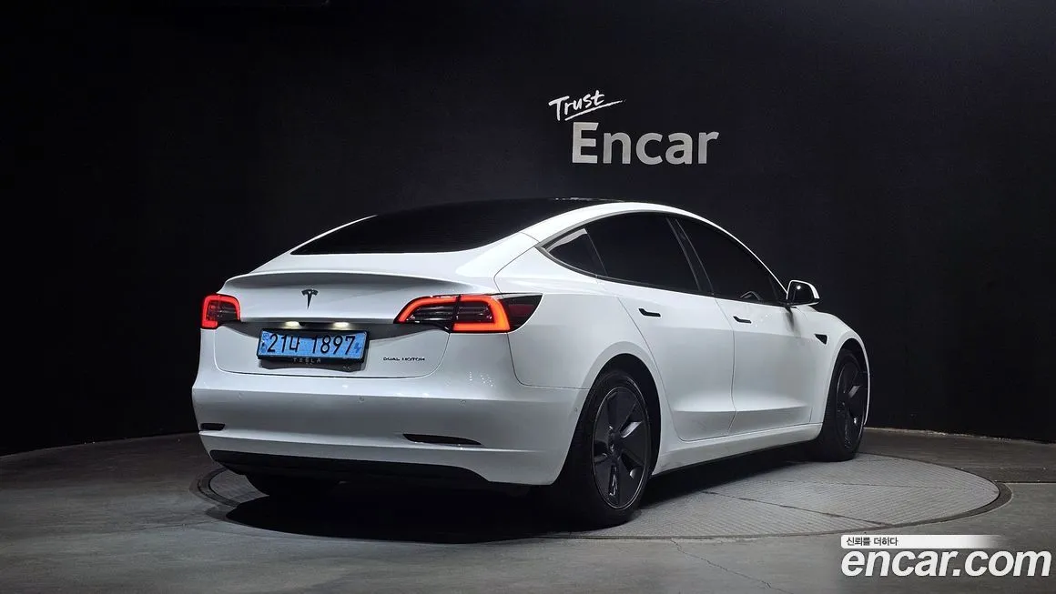 Tesla Model 3 — фото 2