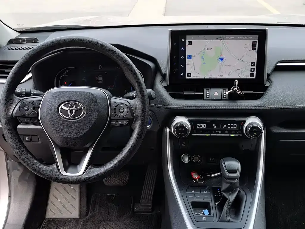 Toyota RAV4 — фото 9