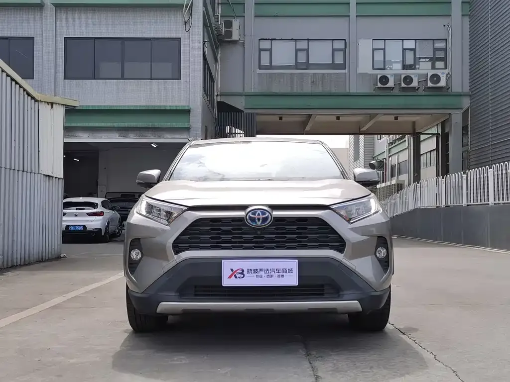 Toyota RAV4 — фото 3