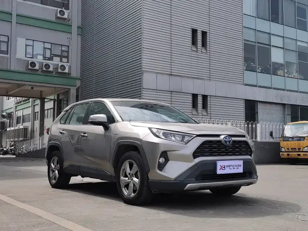 Toyota RAV4 — фото 8