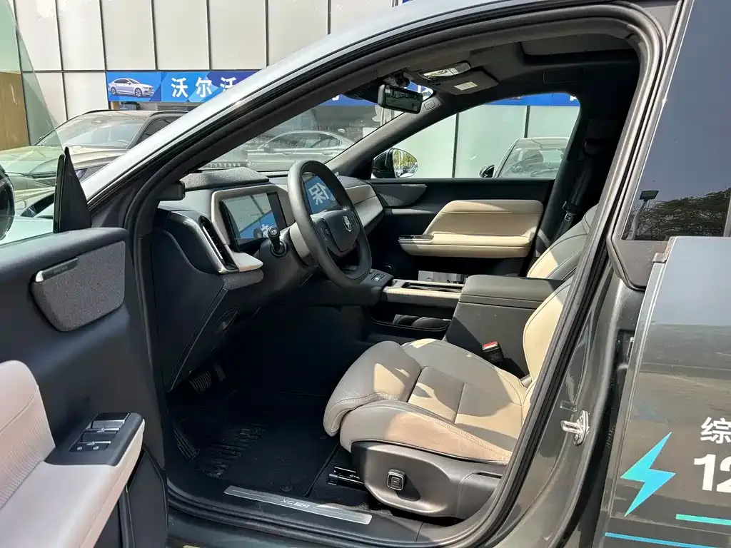 Volvo XC70 Plug-in Hybrid — фото 6