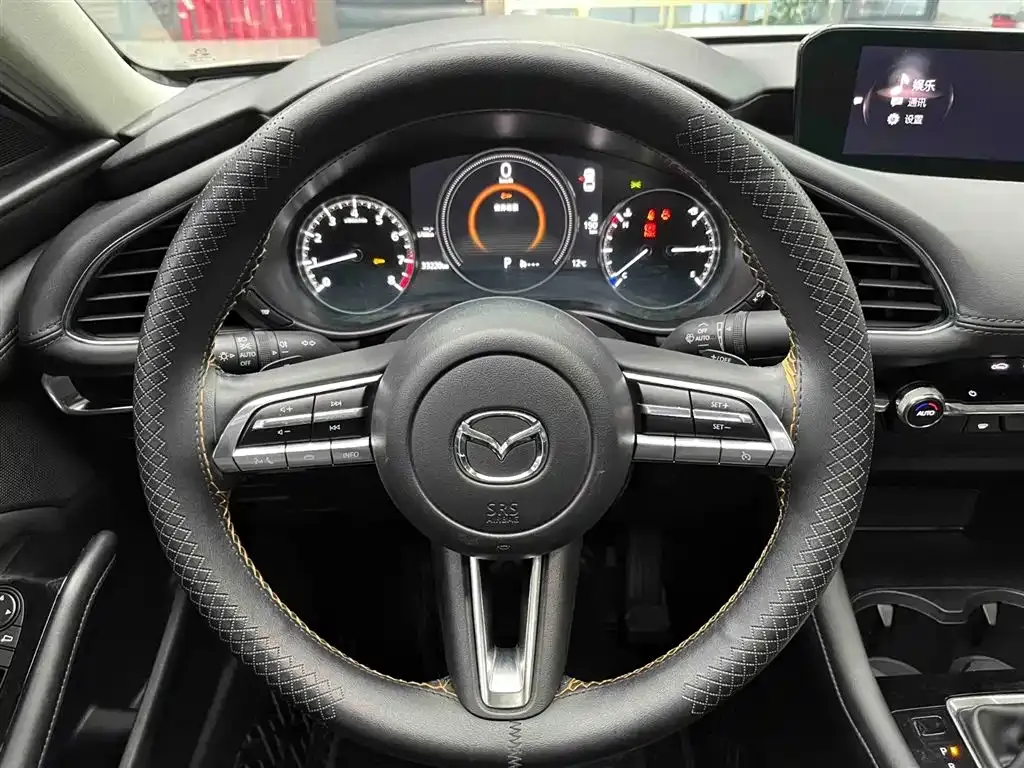 Mazda 3 Axela — фото 10