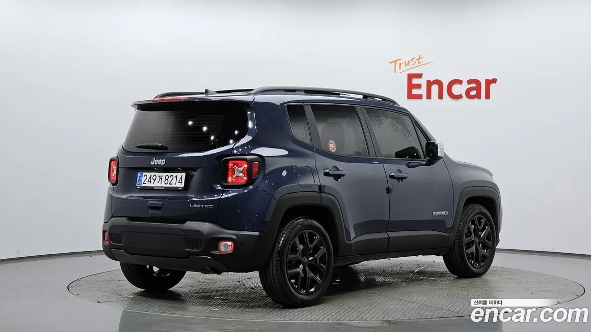 Jeep Renegade — фото 4
