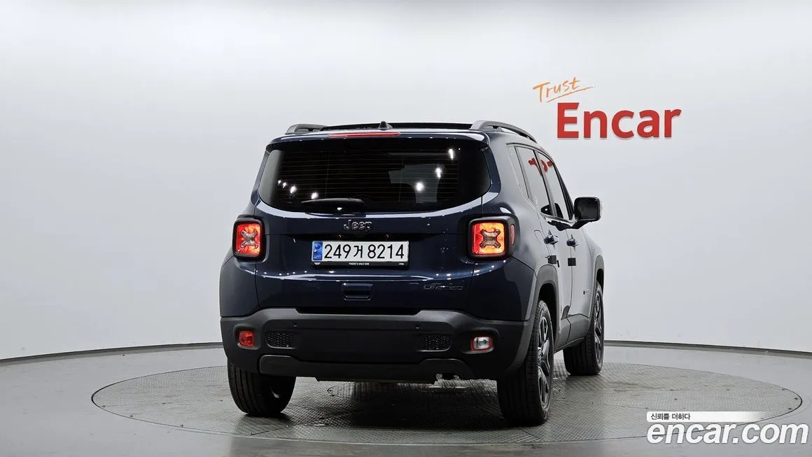 Jeep Renegade — фото 5