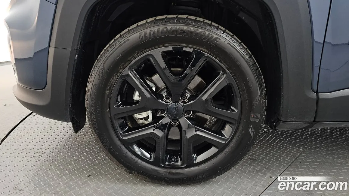 Jeep Renegade — фото 10
