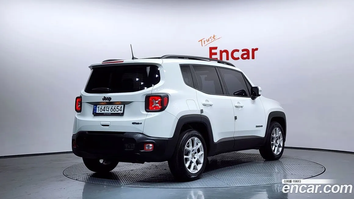 Jeep Renegade — фото 3