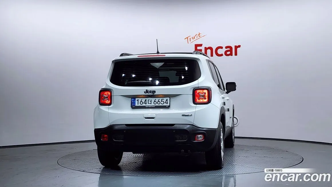 Jeep Renegade — фото 2